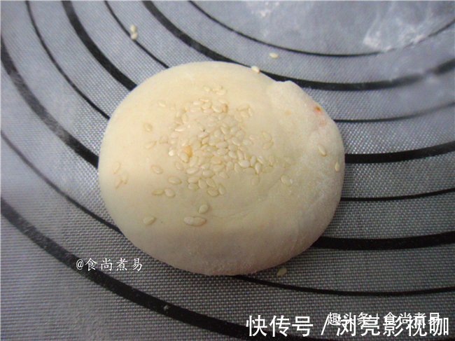 面团|半碗面粉加一勺酱,快速做一锅香喷喷的煎饼,好配方收起来