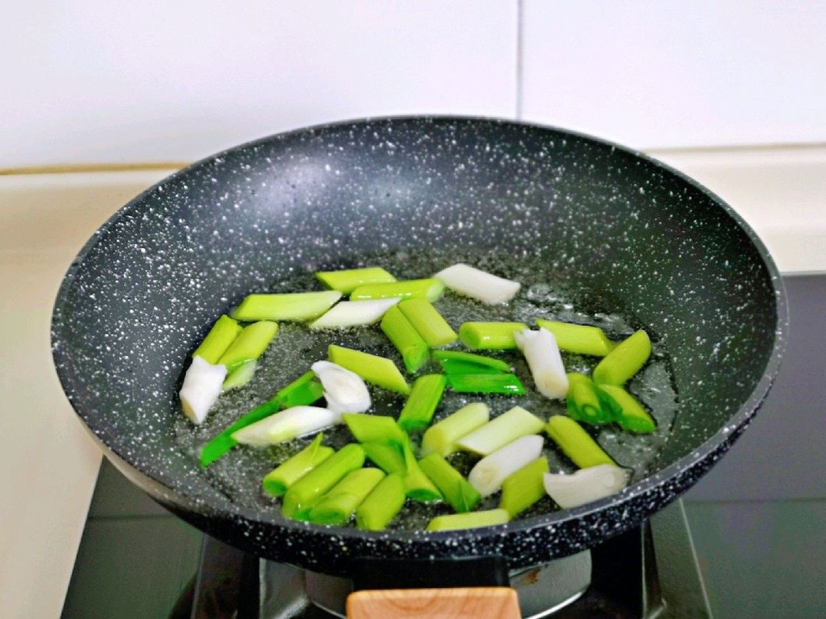 青蒜味浓郁的炒河粉，粉不会碎，油分刚好，一点也不腻人