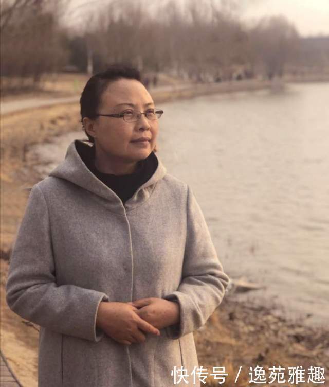 优雅|「作品欣赏」人若优雅,画作素淡清逸,画家丁玲萍作品欣赏