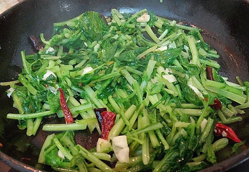 吃萝卜不如吃它，维C是萝卜的2倍多，化痰止咳助消化，2元1把