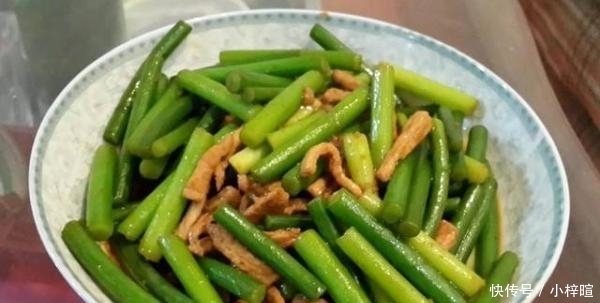 大错特错|炒蒜苔时,直接炒是大错特错的!少了这一步,蒜苔不香,更不入味