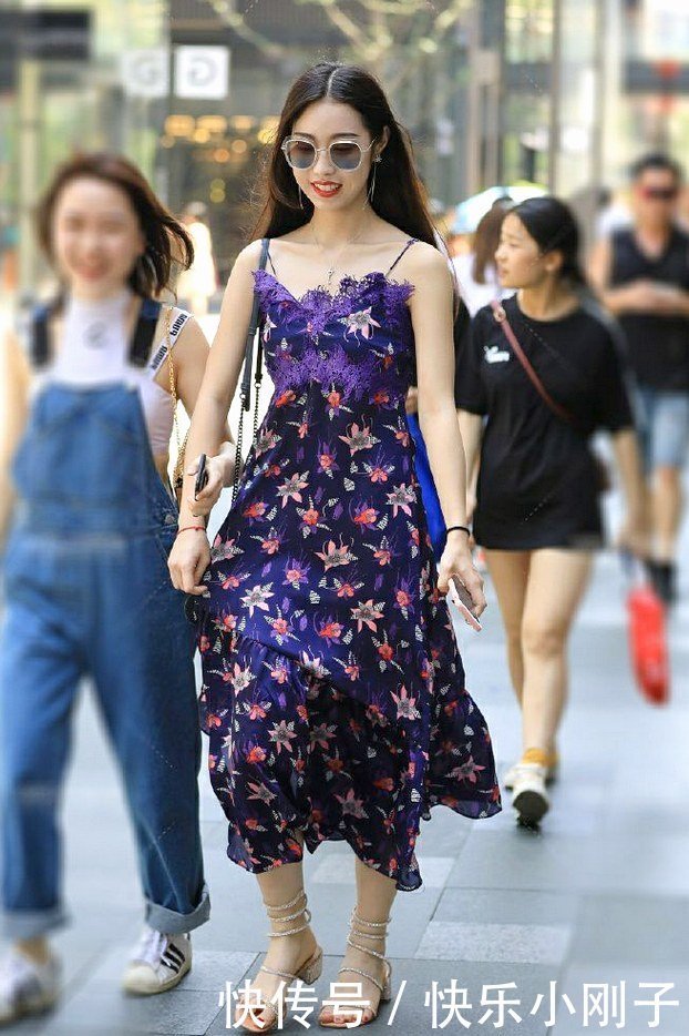 让本人可以|连衣裙让你尽显时尚优雅,充满青春气质