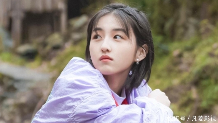 张子枫常驻《向往的生活》,做唯一女嘉宾,她符合导演的三大要求