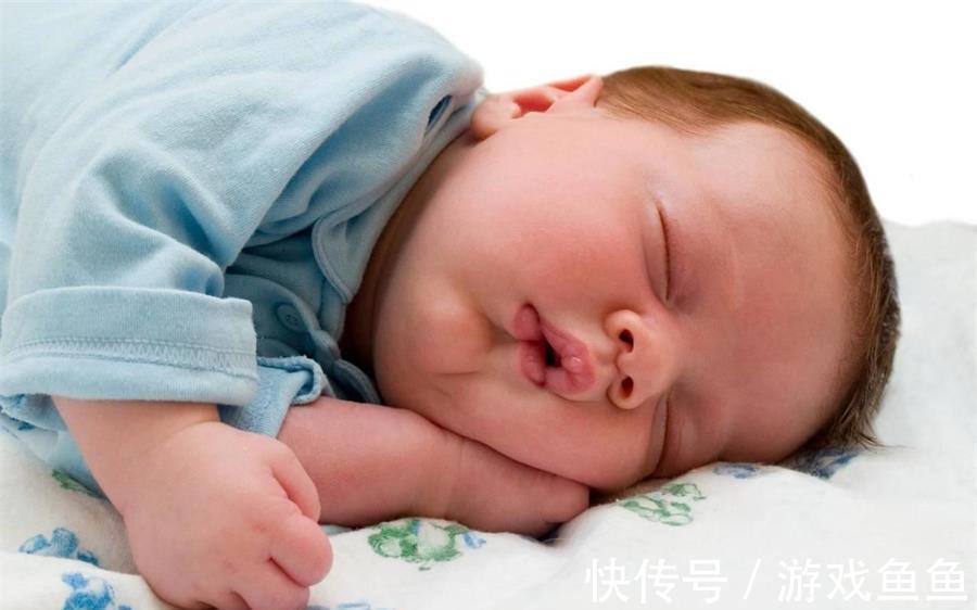 宝宝|宝宝何时用枕头好?读懂这些“信号”很重要,宝妈们不妨看看