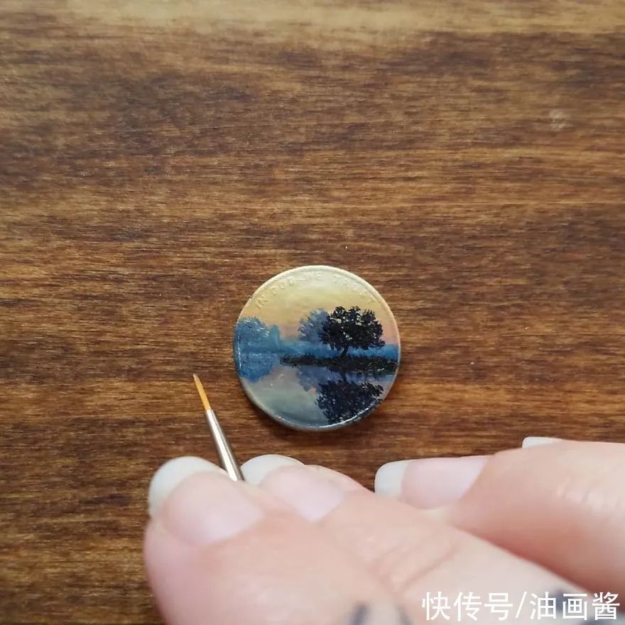 小画&她在硬币上画画,满满的都是细节,网友直呼爱了爱了