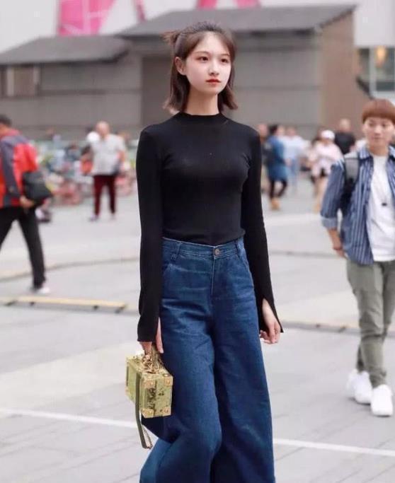 小姐姐|路人街拍，唯美而又休闲的味道，干净又落落大方