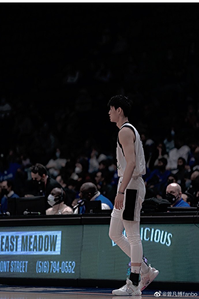 曾凡博晒帅照：这是我的故事