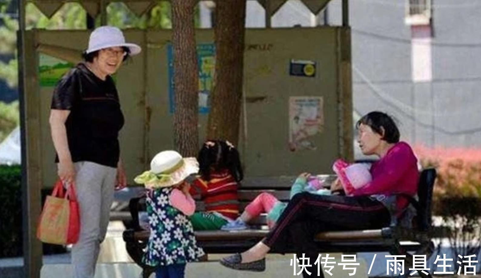 高龄|46岁妈妈偶遇46岁奶奶,明明是同一年龄,差距不是一星半点