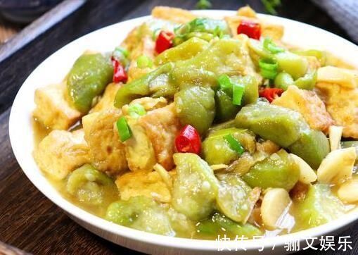 五香粉|豆腐如此做太好吃了，不炒不油炸，加3根丝瓜，出锅比红烧还香
