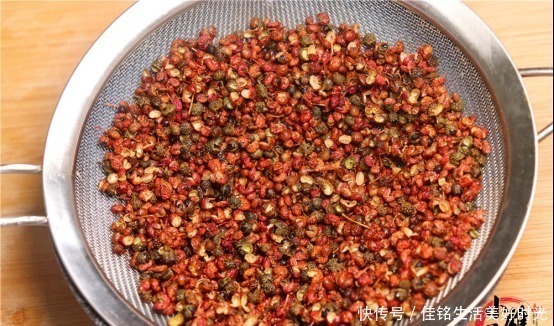 花椒油|花椒油不要马上下锅炸,大厨教你一招,又香又麻,比卖的还好吃