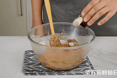 周末这样吃，雪顶焦糖咖啡磅蛋糕开启元气满满的一天