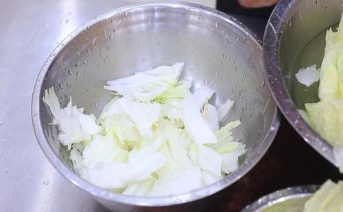 为啥饭店炒白菜那么好吃？原来多做了这1步，难怪又香又脆不出水