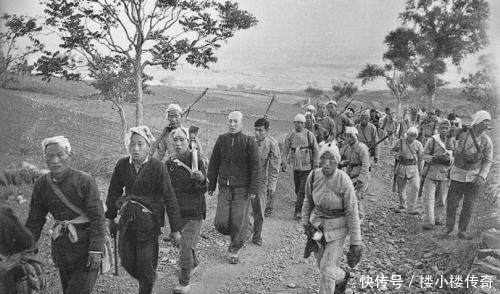 碰到|日军进村抢粮,碰到一群神秘的农民,没抢到1粒粮食,还死个精光