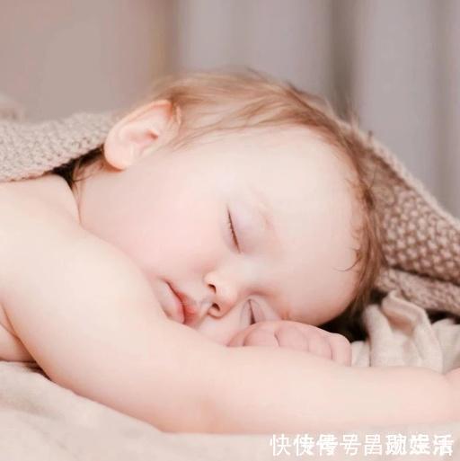 宝妈|孩子小时候常跟这两类人睡觉，长大后会变得很优秀，是宝宝的福气