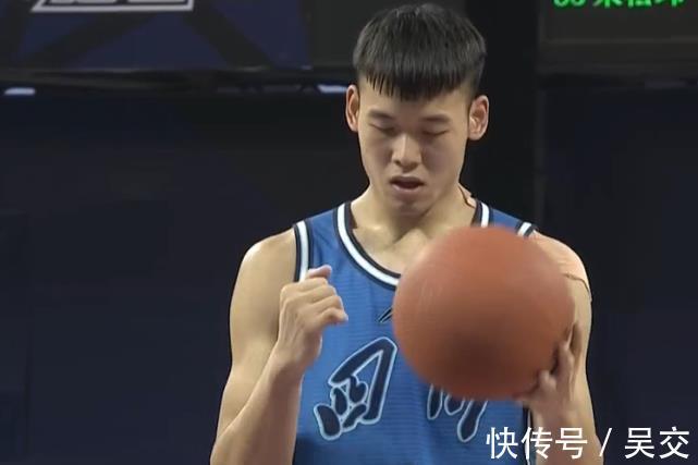 四川队|110-76!CBA无悬念一战!卫冕冠军4连胜走出低谷,朱芳雨场边犯困