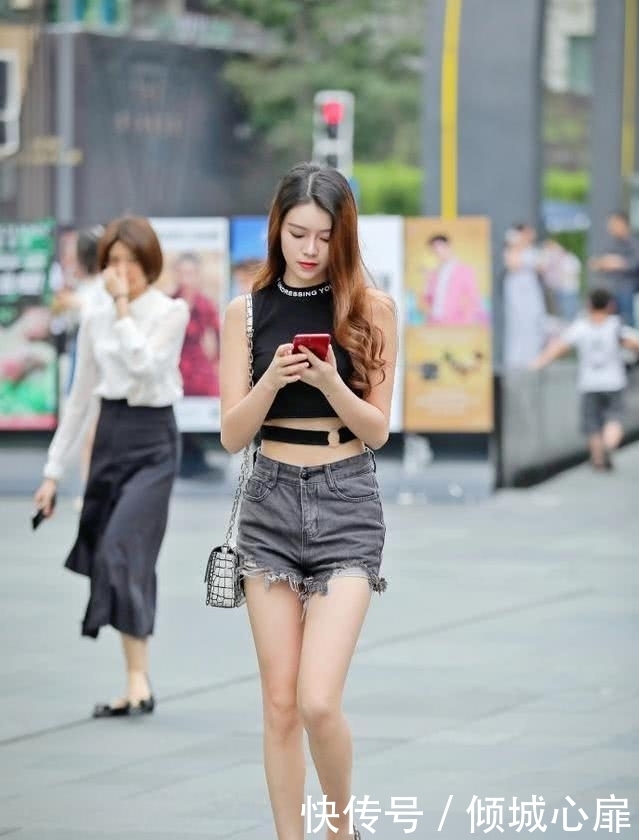 街拍:图1高颜值女神,图2成熟有魅力,图6逆天大长腿让人羡慕