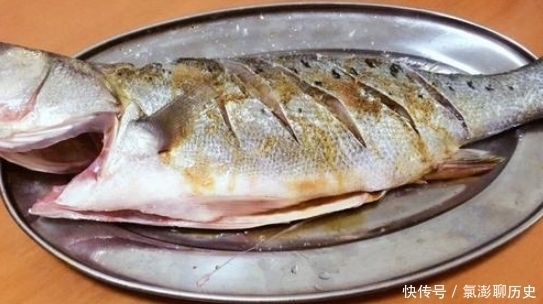 去腥|清蒸鱼,直接淋豉油鱼就“废了”!多做一步,能去腥,鱼肉也更鲜嫩!