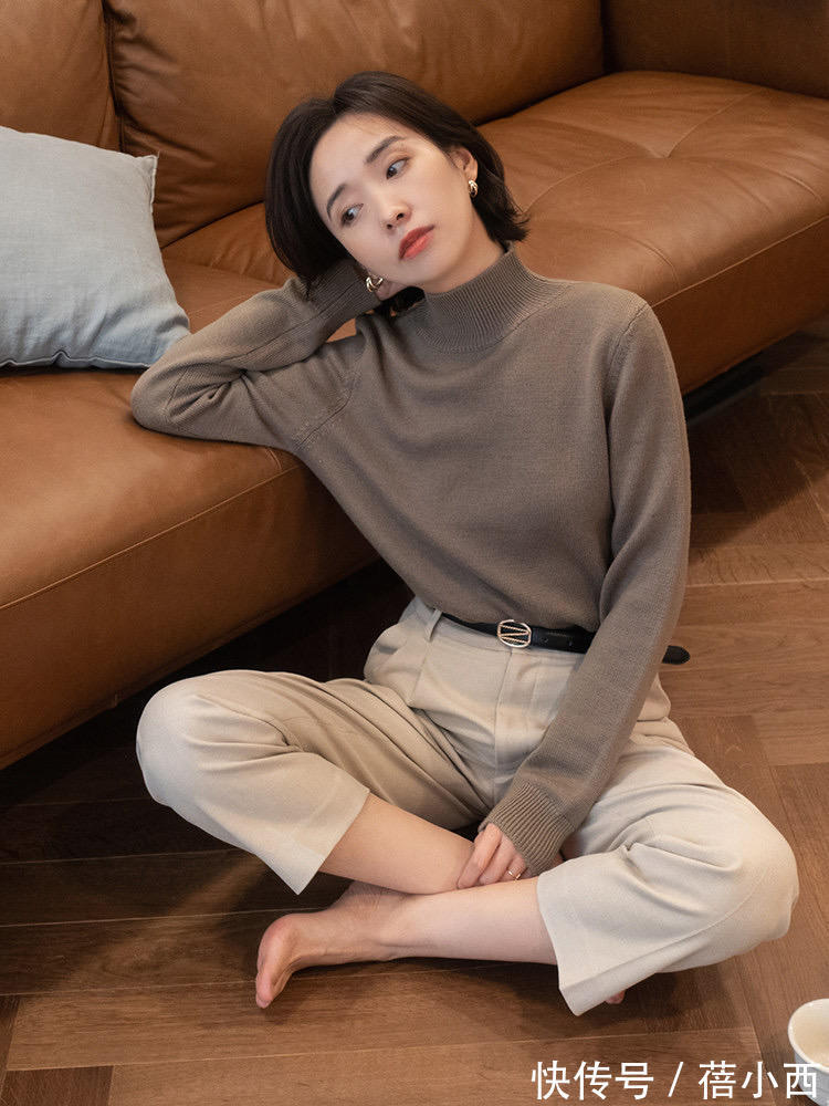 女人 “毛衣+半身裙”,“毛衣+九分裤”,才是冬季优雅女人的最优穿搭