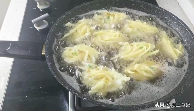 小孩|这才是土豆的最香吃法，做法简单家常，又香又脆，大人小孩都爱吃