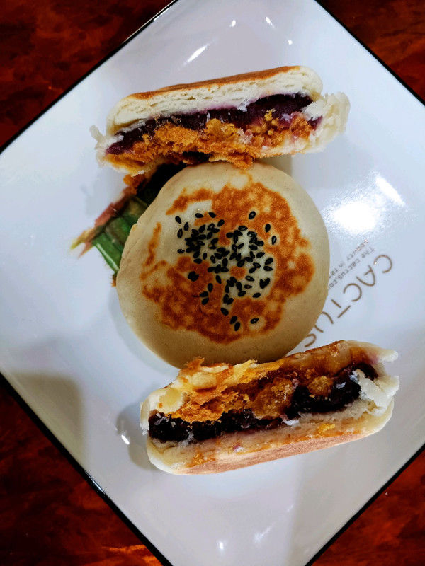 大人小孩都爱吃的牛奶肉松咸蛋黄紫薯饼，学起来