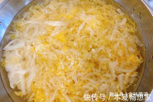 瓶子|每年冬天我都这样腌酸菜，不发霉不怕烂，金黄酸爽，放一年都不坏