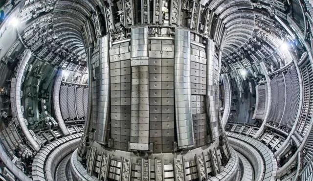 堪称人造太阳全球最大核反应堆开始组装,加热温度高达一个多亿