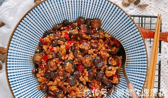 3分钟教你香菇最好吃的做法，爽滑软糯鲜香美味，下饭配面都不错！