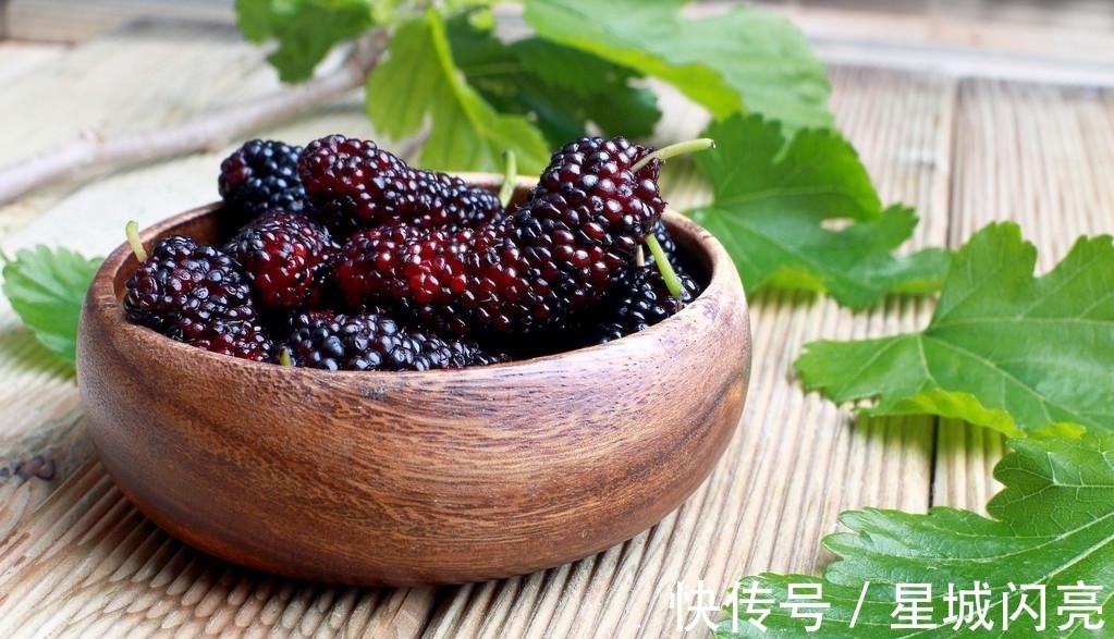 沸水|桑葚干只用来熬粥，太可惜了，教你4种吃法，美味滋补又解馋