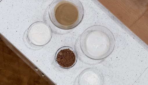 家里有面粉就能做,千层麻酱红糖饼来了!钙含量是牛奶的4倍