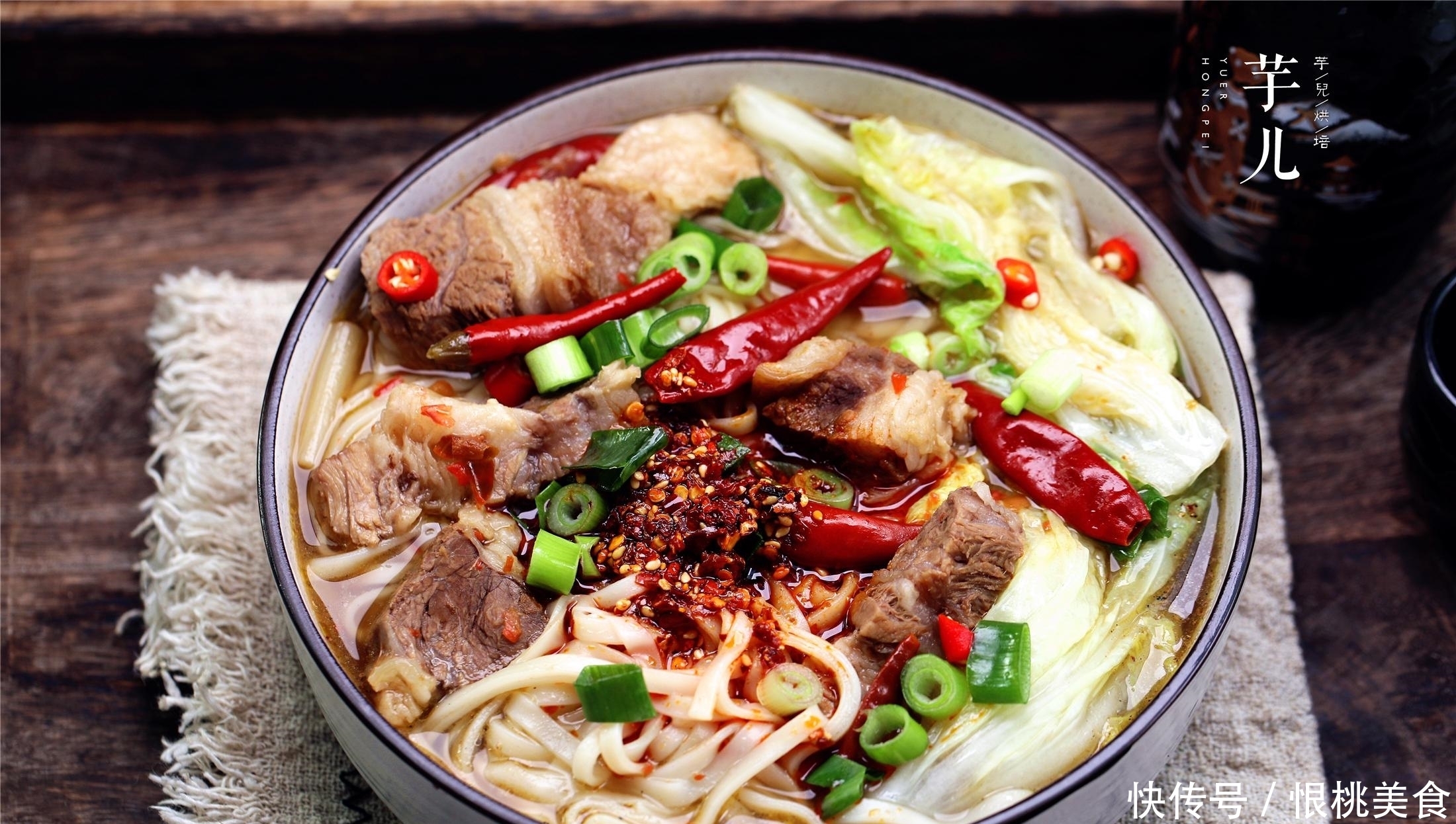 最好吃经典的牛肉面做法,汤汁鲜美浓稠,牛肉软烂入味,太过瘾