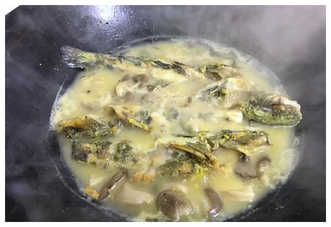 晚餐的这鱼汤孩子最爱，三天二头就要吃，每次汤都喝精光