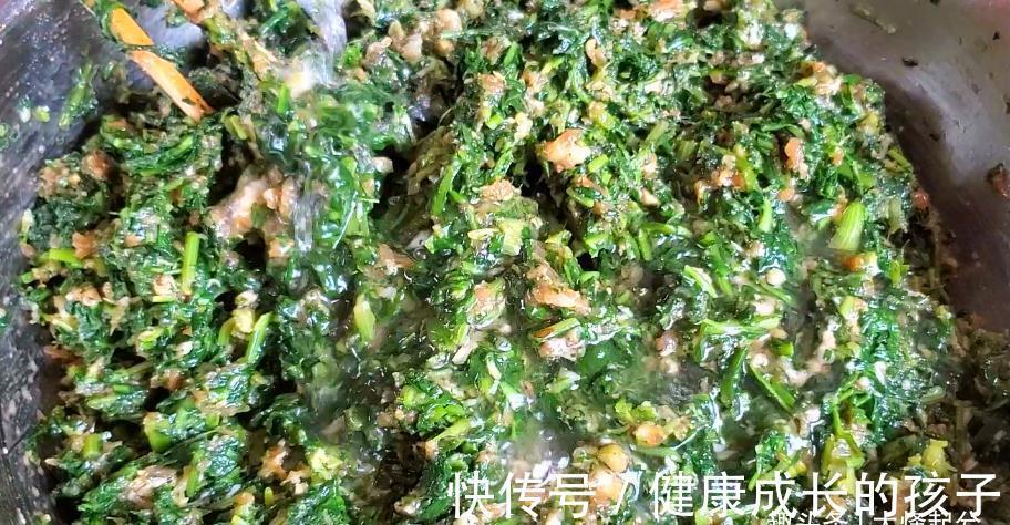 玉米面菜团子好吃有诀窍,不烫面不和面,薄皮大馅,真好吃