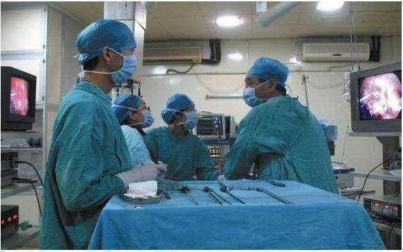 女大学生上厕所都能生孩子,为何我们生孩子就这么难看完就明白