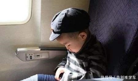 熊孩子|熊孩子乱按电梯按钮,爸爸不打不骂,一个小动作,却引得网友狂赞!