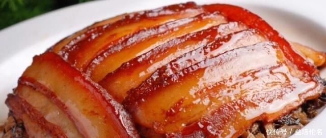 75岁老师傅做扣肉时,万万不能少了它,否则扣肉不香更不入味