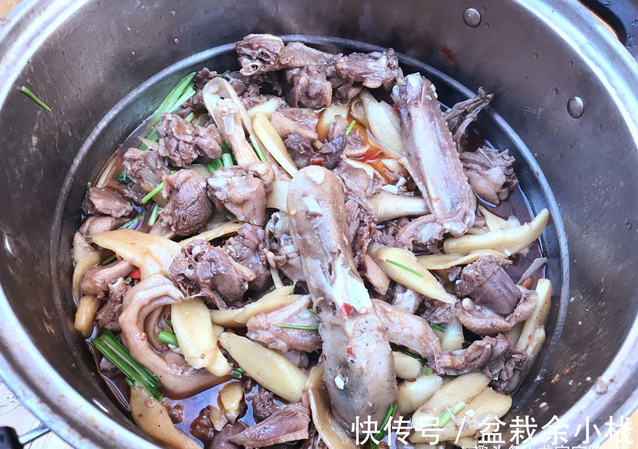 晒晒我家的国庆家宴，5小时做一桌菜，有人嫌弃，有人馋到流口水