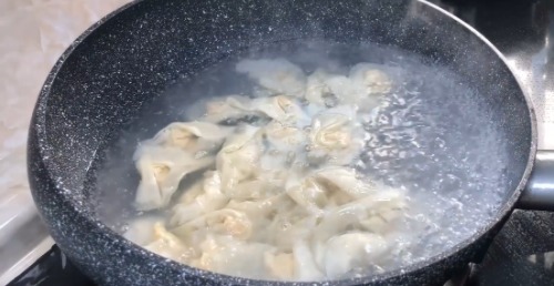 馄饨店老板:调馄饨馅时,要学会这2个技巧,保证馄饨滑嫩爽口