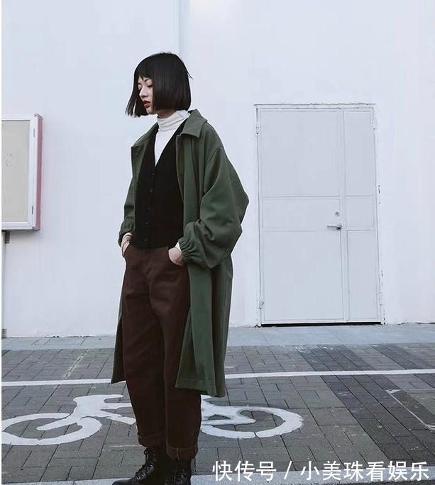 高跟鞋 今秋火了一种穿搭,叫“风衣+烟管裤”,时髦显瘦,谁穿谁美