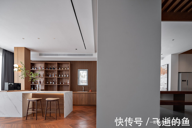 楼梯间|看400平米豪华别墅如何装修现代简约风