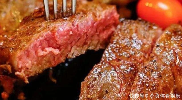 为什么“牛排”盘里会放一个鸡蛋,可别一口吃掉,否则会闹笑话!