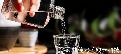 伤身|每天晚上喝一两白酒,是养生还是伤身?今天告诉你答案,勿信谣言