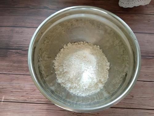  搅拌均匀|爱吃牛肉馅饼不用去买，按照此法自己做，薄皮大馅不油腻