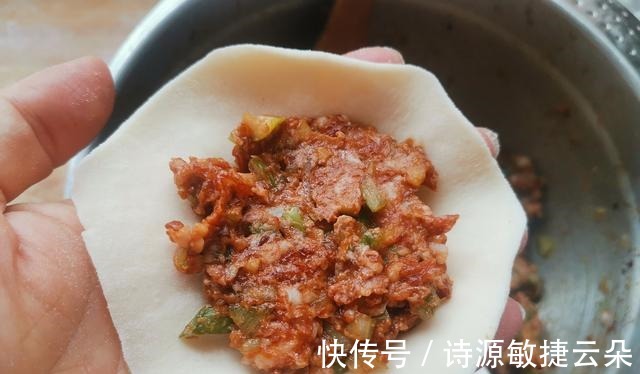 蒸包子我首选这馅润燥又杀菌,鲜香多汁特好吃,出锅连吃4个真香!