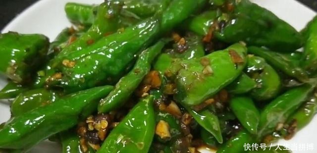 这个下饭菜喜欢的不得了,2元钱一大盘,爱吃辣的一定别错过!