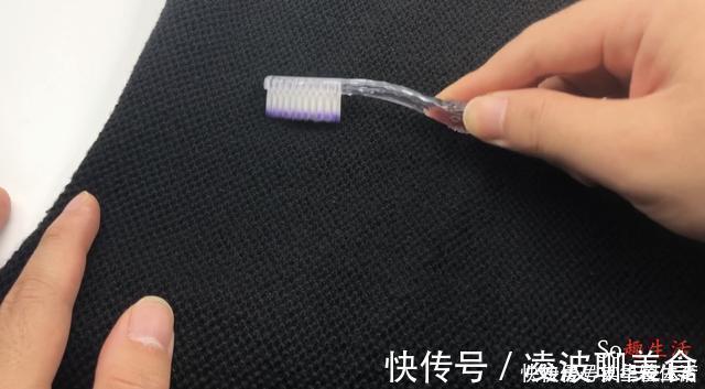 缝隙|两根旧牙刷绑一起,解决了不少人困扰的难题,抓紧提醒家人还不迟