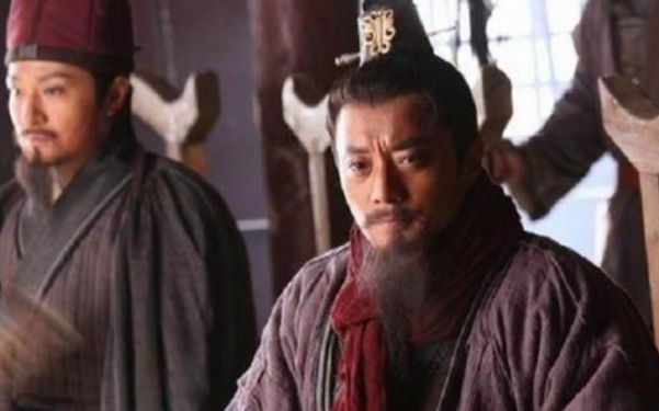 适合|最适合当梁山头领的人,不是宋江也不是晁盖,而是明哲保身的他