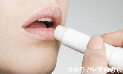 口红 女人涂口红时,谨记这三不要,否则再贵的口红也涂不出效果