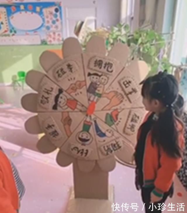 家长|“幼儿园手工大转盘游戏”火了,转到哪个就和小朋友一起完成动作