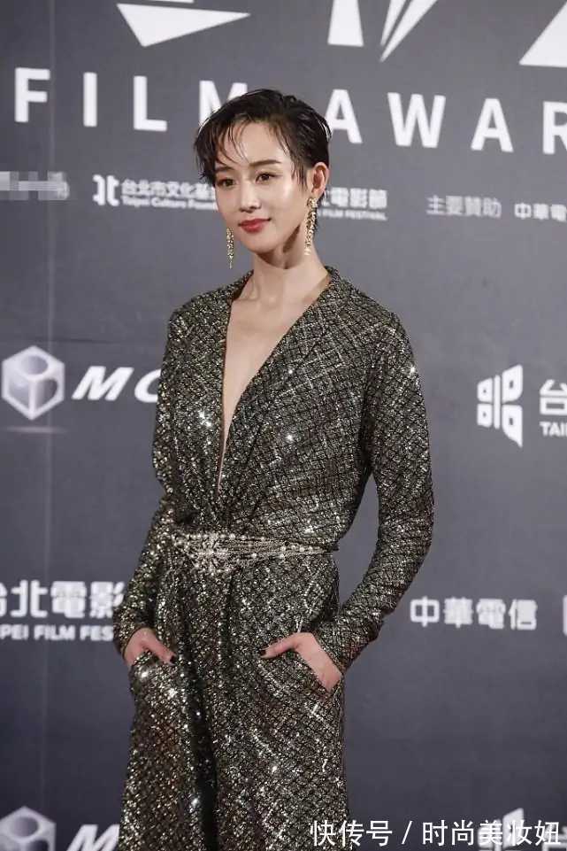 小姐姐|张钧甯这回造型太成功，穿深V连体裤又飒又美，连女生看了都心动