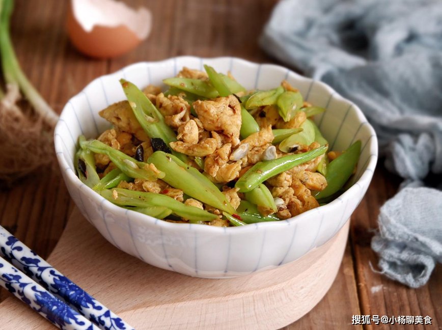 它是天然“补钙菜”，一年四季都有，做法特简单，补钙长个头